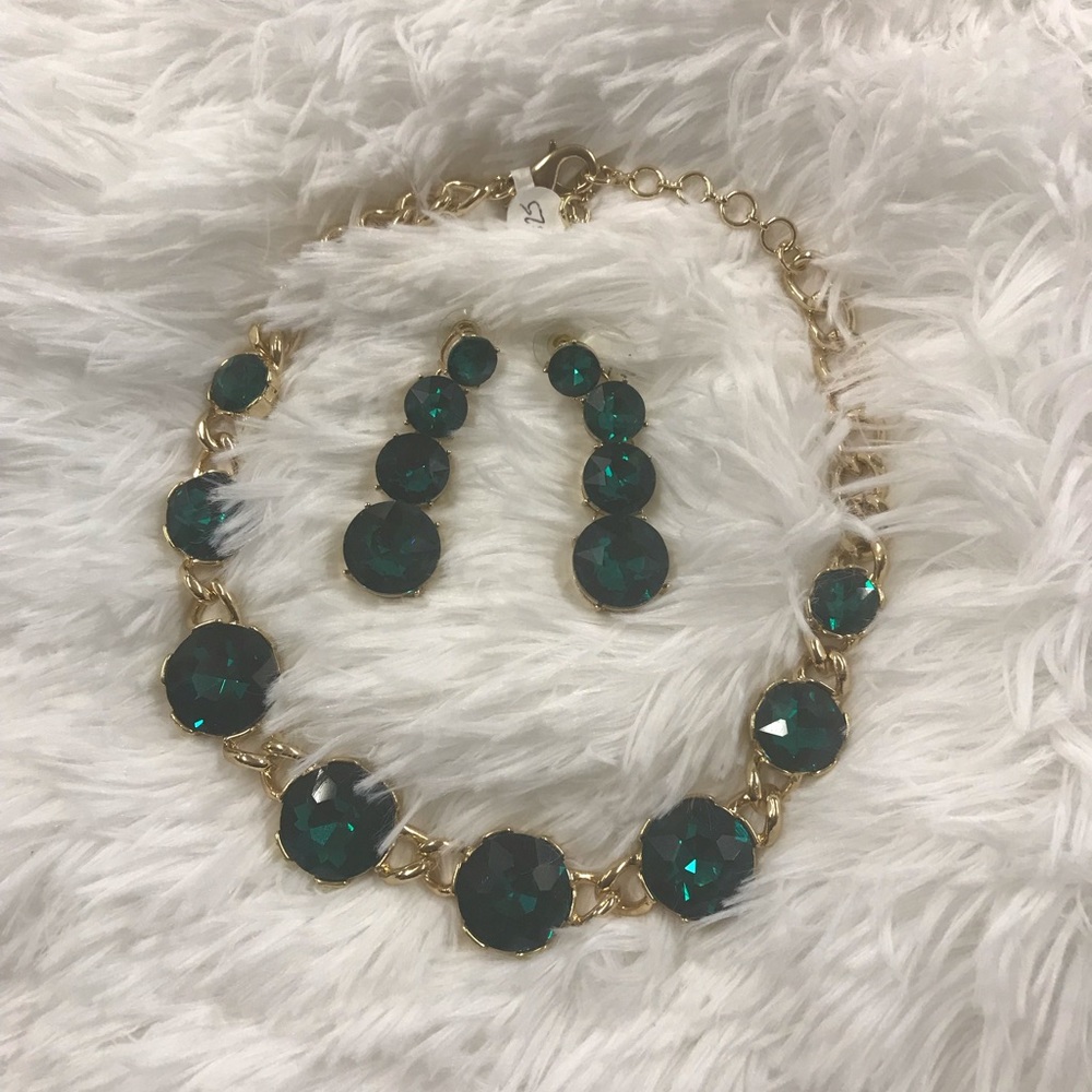 Collar y aretes